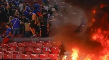 حريق بالمدرجات.. مشاهد مرعبة تهدد حياة آلاف الجماهير في ملاعب تشيلي